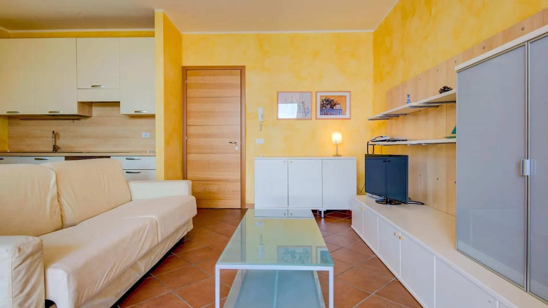 Azzurro Apartment パデンゲ・スル・ガルダ 0*,  イタリア