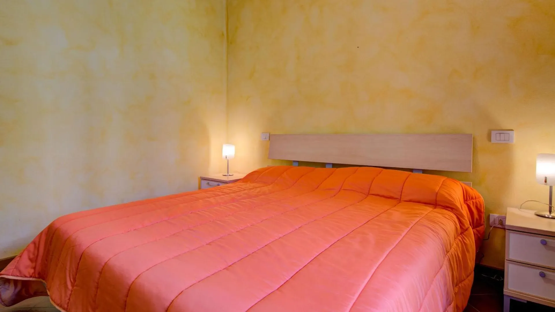 Azzurro Apartment パデンゲ・スル・ガルダ イタリア
